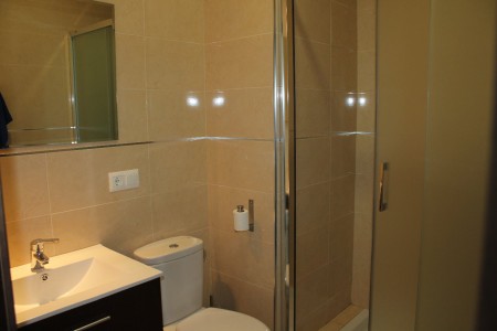 Badrum med tvättmaskin